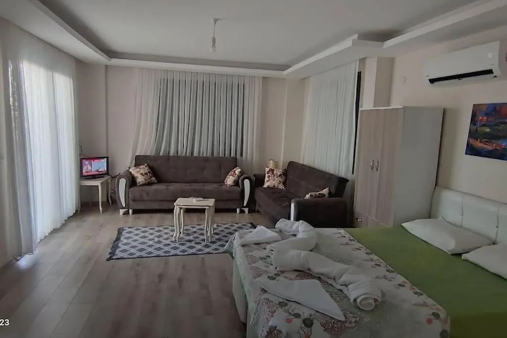 Apartman Bahce Kati Stuedyo Daire 1 Deniz Manzarali Seferihisar